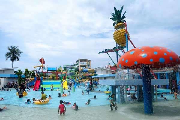 Surga Berenang Keluarga di Tengah Kota Cilacap